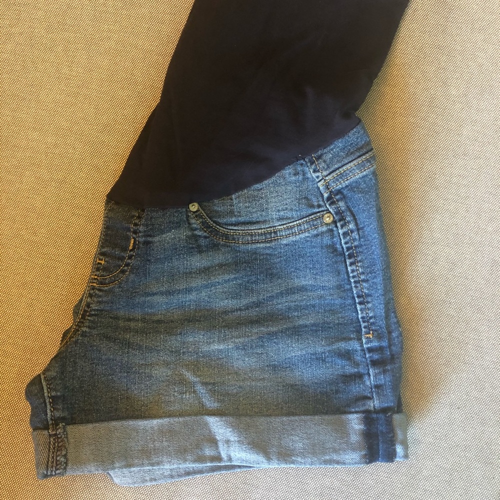 Maternity shorts